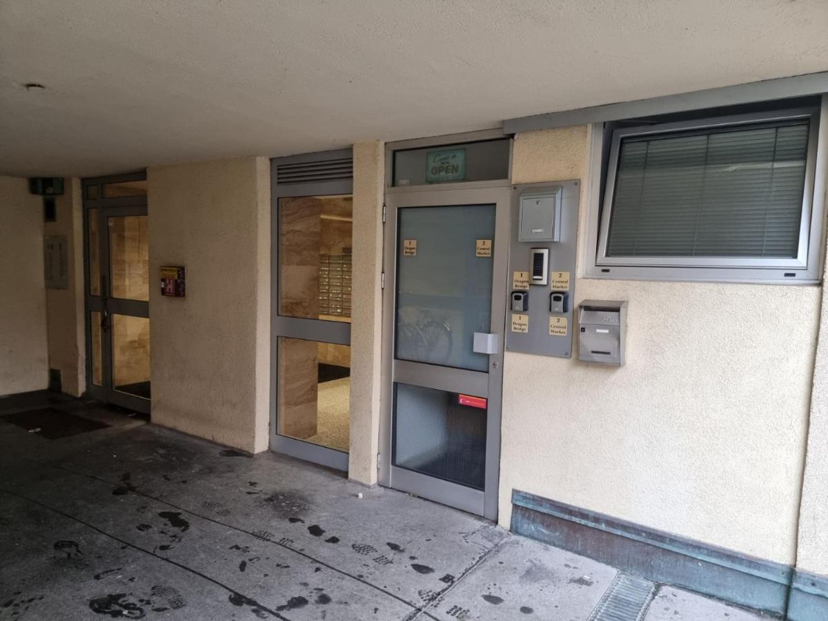 App Central Market Daire Ljubljana Dış mekan fotoğraf